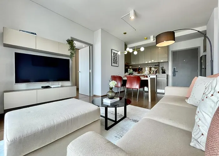 5 Min To Bts L Fully Furnished L Pool And Steam Appartement *